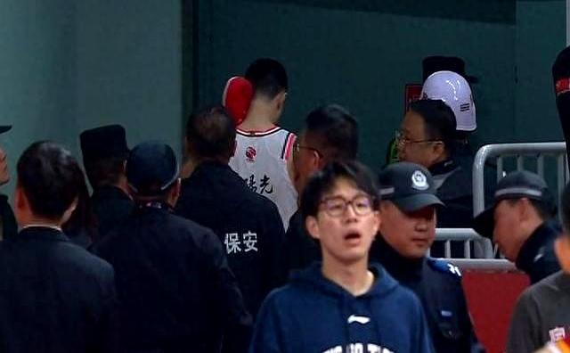 江苏男篮客场惨败深圳，陷入两连败困境！