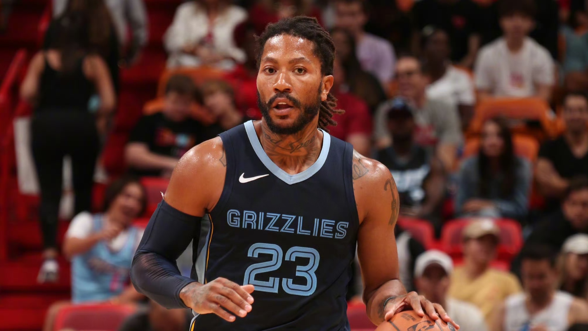 灰熊主场击败热火，内内贡献双20+