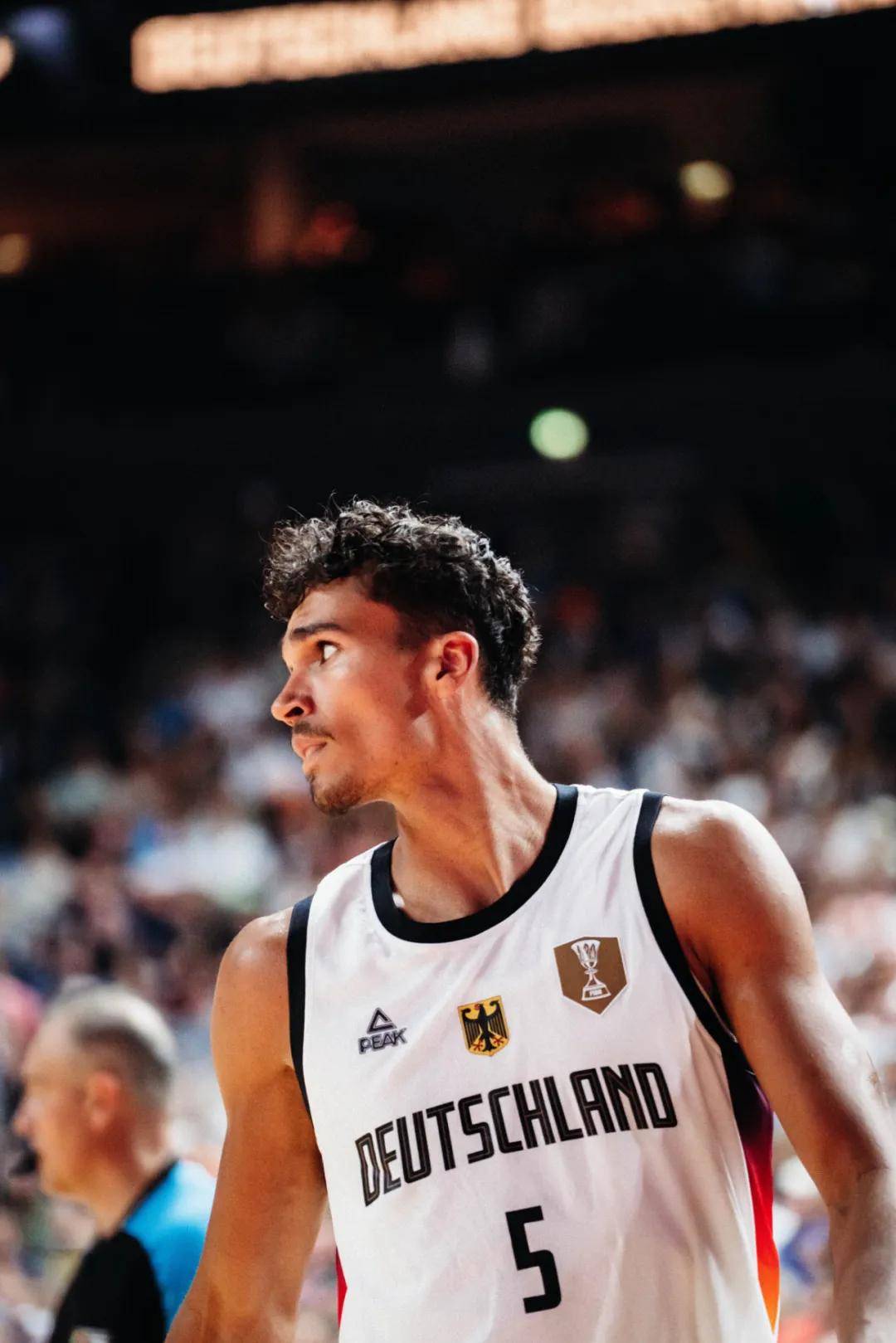 魔术队全队发挥出色,时隔多年重回季后赛 魔术队全队发挥出色,时隔多年重回季后赛