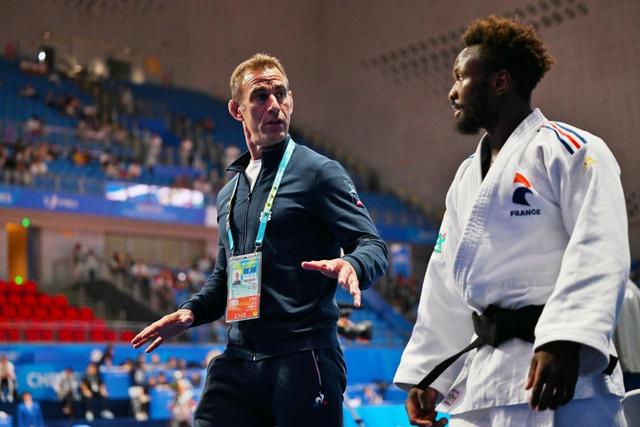 爱游戏-激动人心！体育赛事中现场爆发激烈角逐