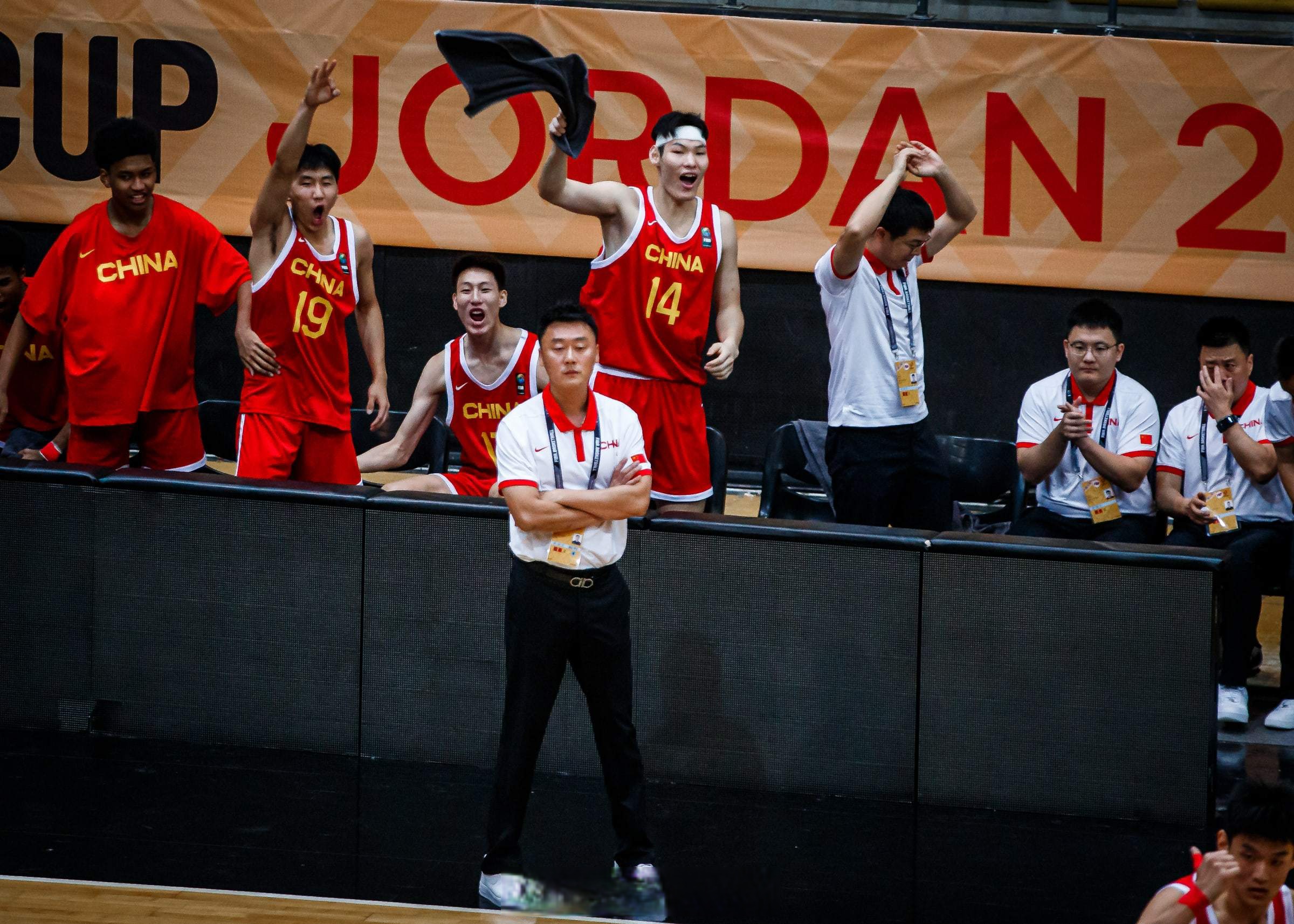 激动人心!体育赛事中现场爆发激烈角逐 激动人心!体育赛事中现场爆发激烈角逐