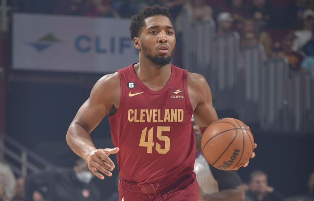 爱游戏在线-关于米切尔现场助阵梅罗对山猫队比的信息