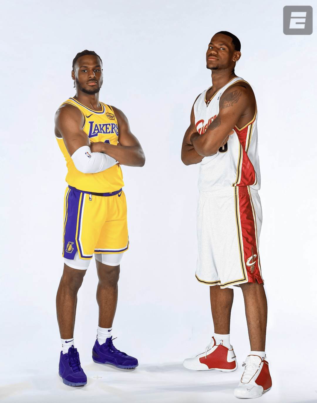 关于米切尔现场助阵梅罗对山猫队比的信息