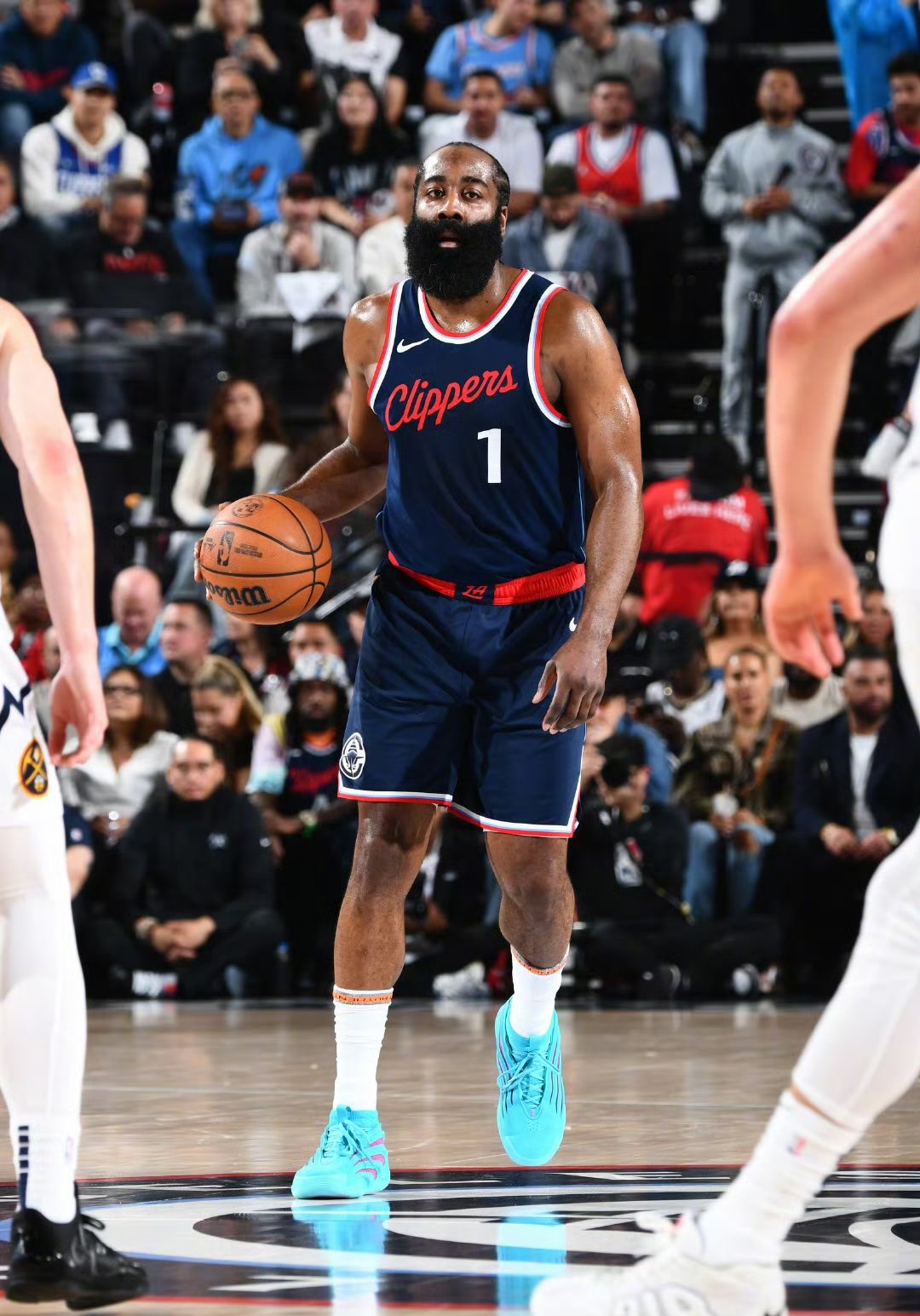 爱游戏官方入口-开拓者逆转雄鹿，哈登高效砍下40分