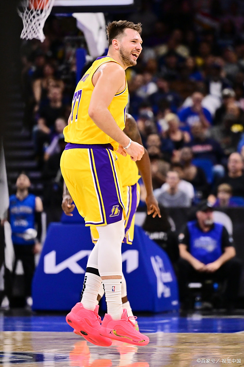 开拓者客场不敌灰熊,西蒙斯受伤退场 开拓者客场不敌灰熊,西蒙斯受伤退场