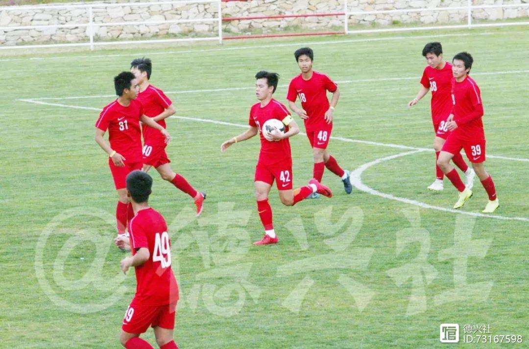 沙拉维上演帽子戏法,助胜球队跻身前列 沙拉维上演帽子戏法,助胜球队跻身前列