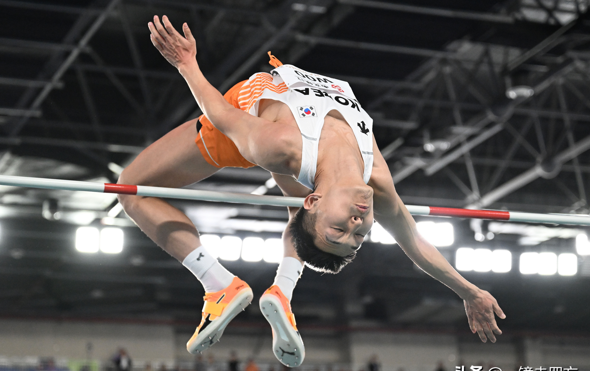爱游戏大厅-田径赛场选手实力竞逐，最终获奖