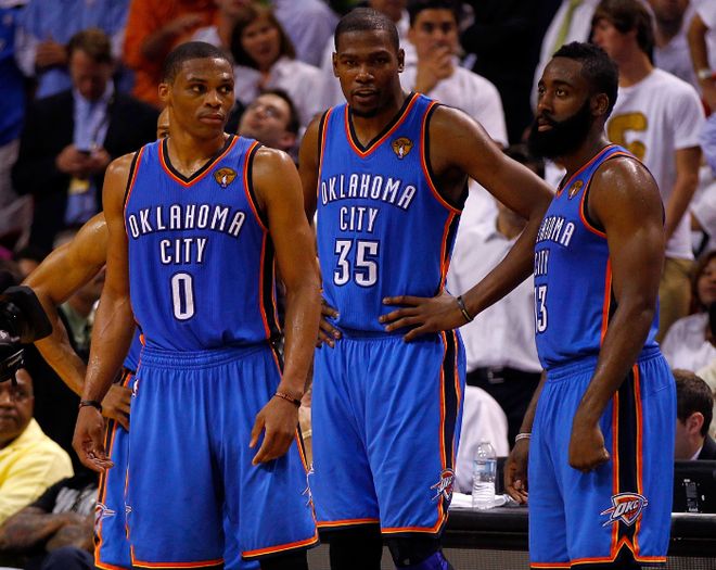 爱游戏tv-天津队碾压雷霆，库里扛起全队