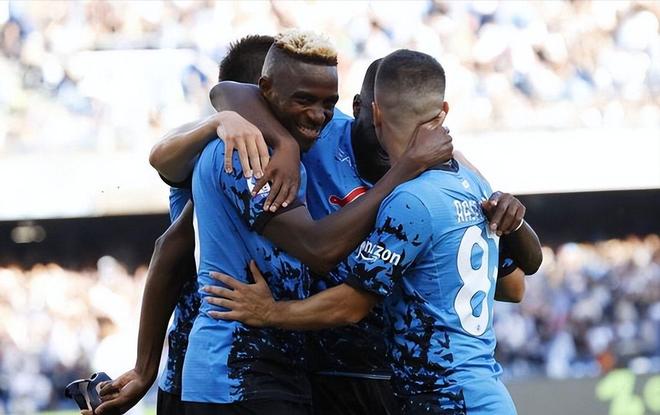 关于哥伦比亚碾压那不勒斯，托尼点燃赛场的信息