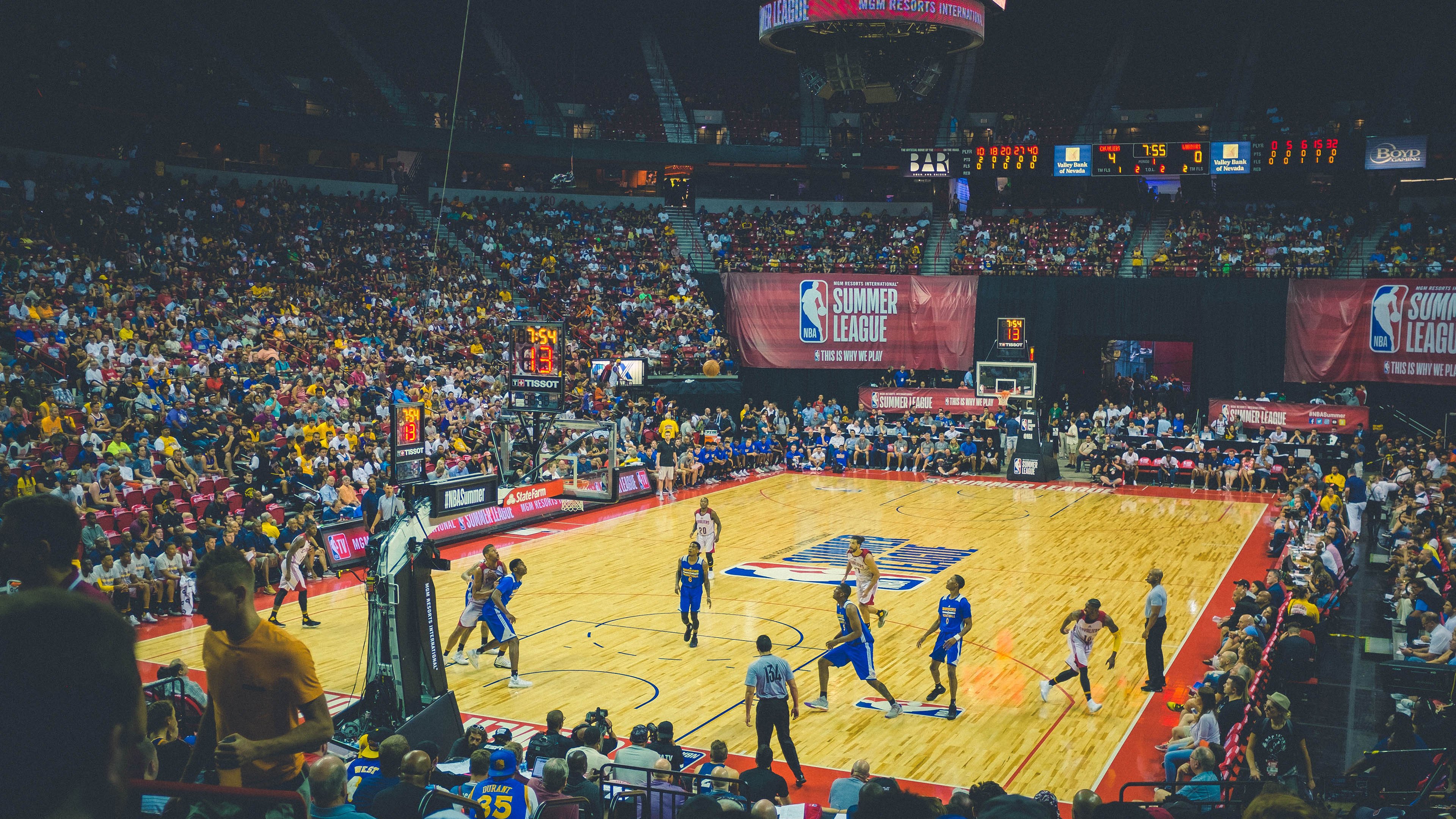 爱游戏下载-森林狼对阵雷霆，布伦森关键时刻站出来，带领球队逆风翻盘